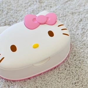 Hello Kitty wipes in a box ✨